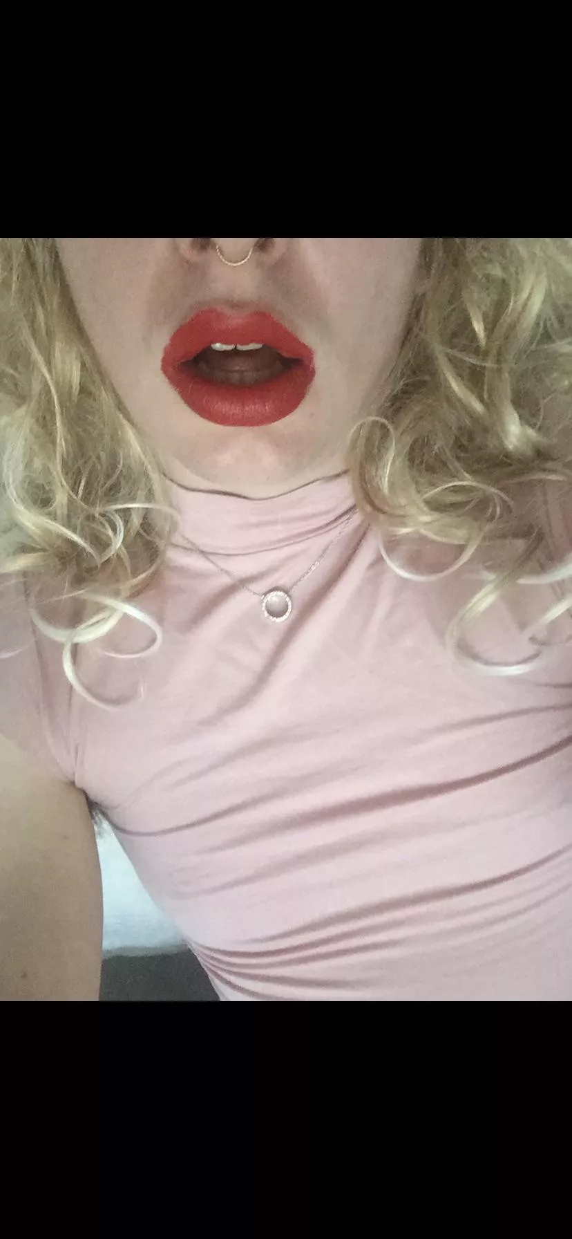 Heard you like Blondes with big red lips?😇