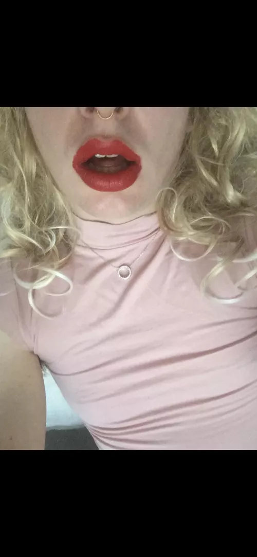 Heard you like Blondes with big red lips?😇