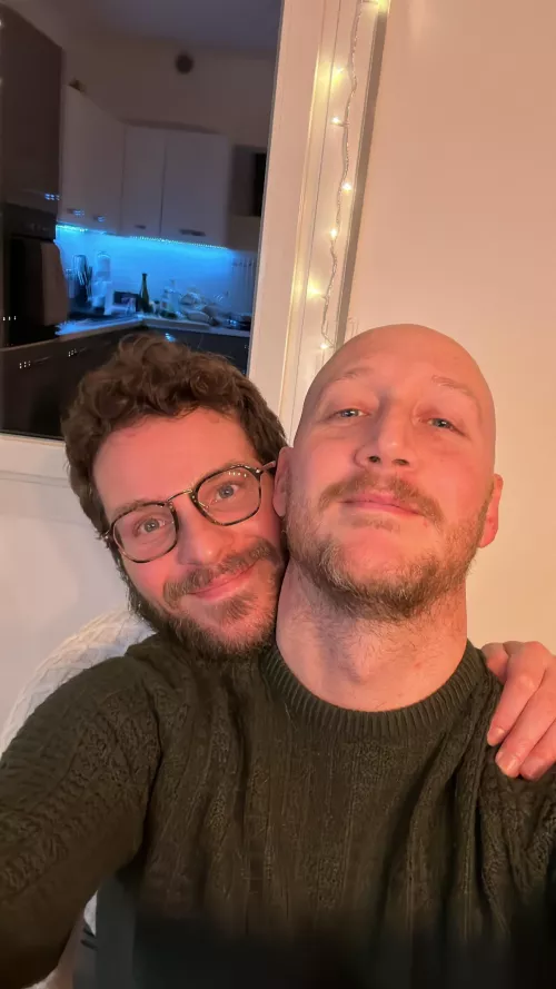 Hi bros! ❤️‍🔥 This is my bf! Do you think that we are cute? Let us know! ❤️