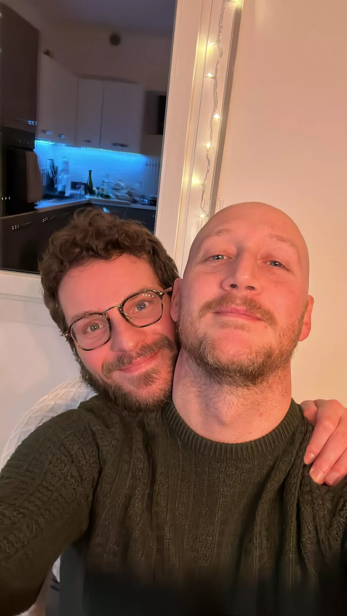 Hi bros! ❤️‍🔥 This is my bf! Do you think that we are cute? Let us know! ❤️