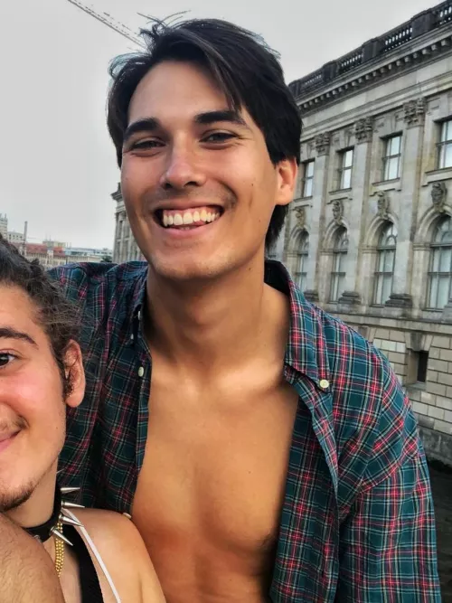 Hi handsome bros! New here. Thought I'd share a pic to greet you all :)