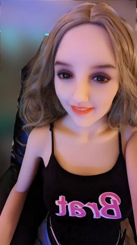 Hi! I'm Hailey. I heard you like selfies. Do you think I'm pretty?