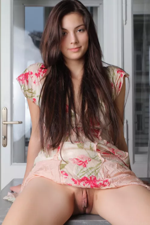 Hiding big sexy pussy lips