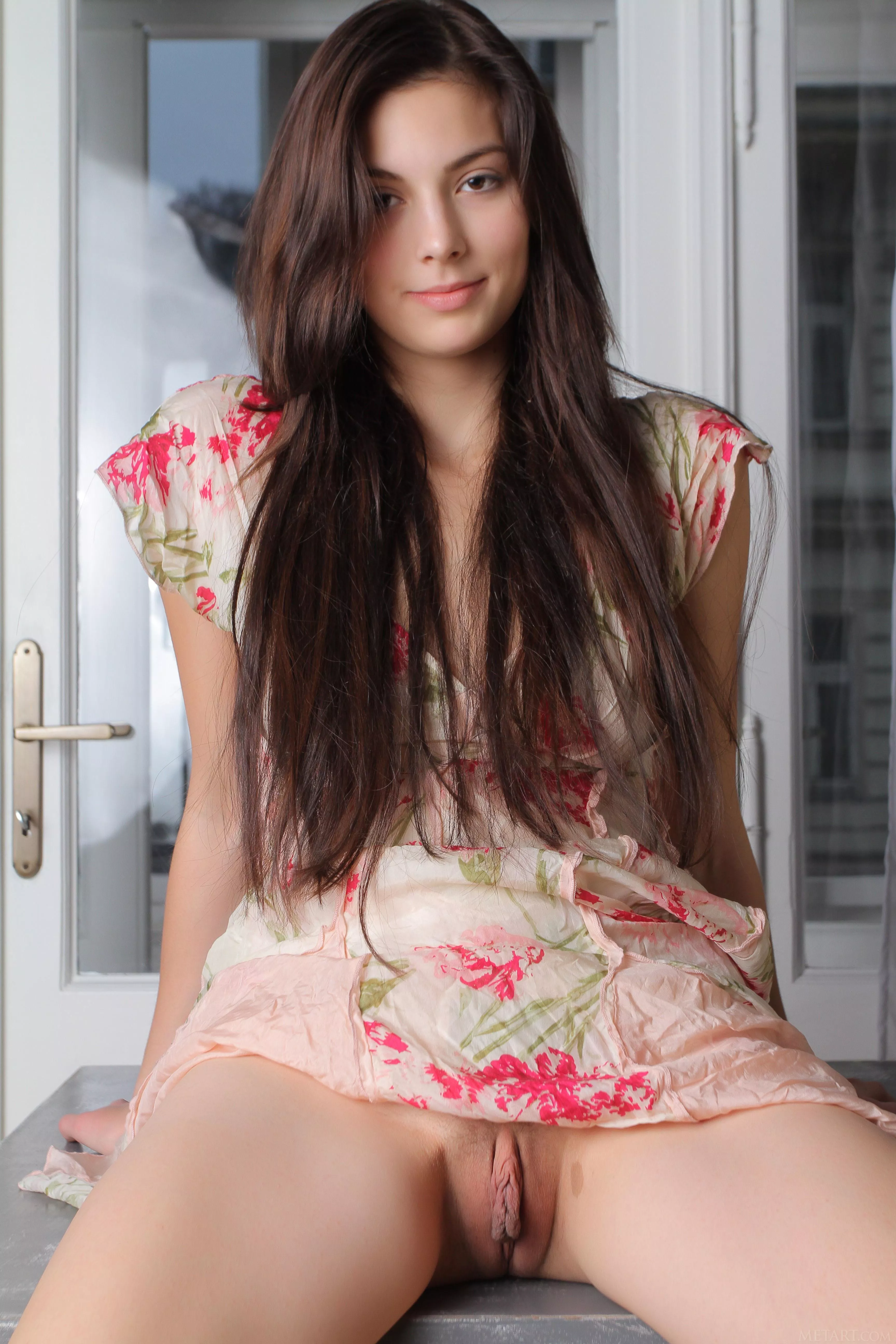 Hiding big sexy pussy lips