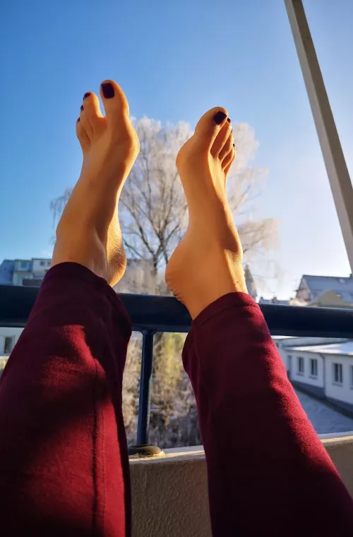 How would you warm up my feet ✨