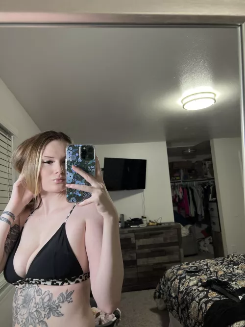 I cleaned my mirror for this 🫢