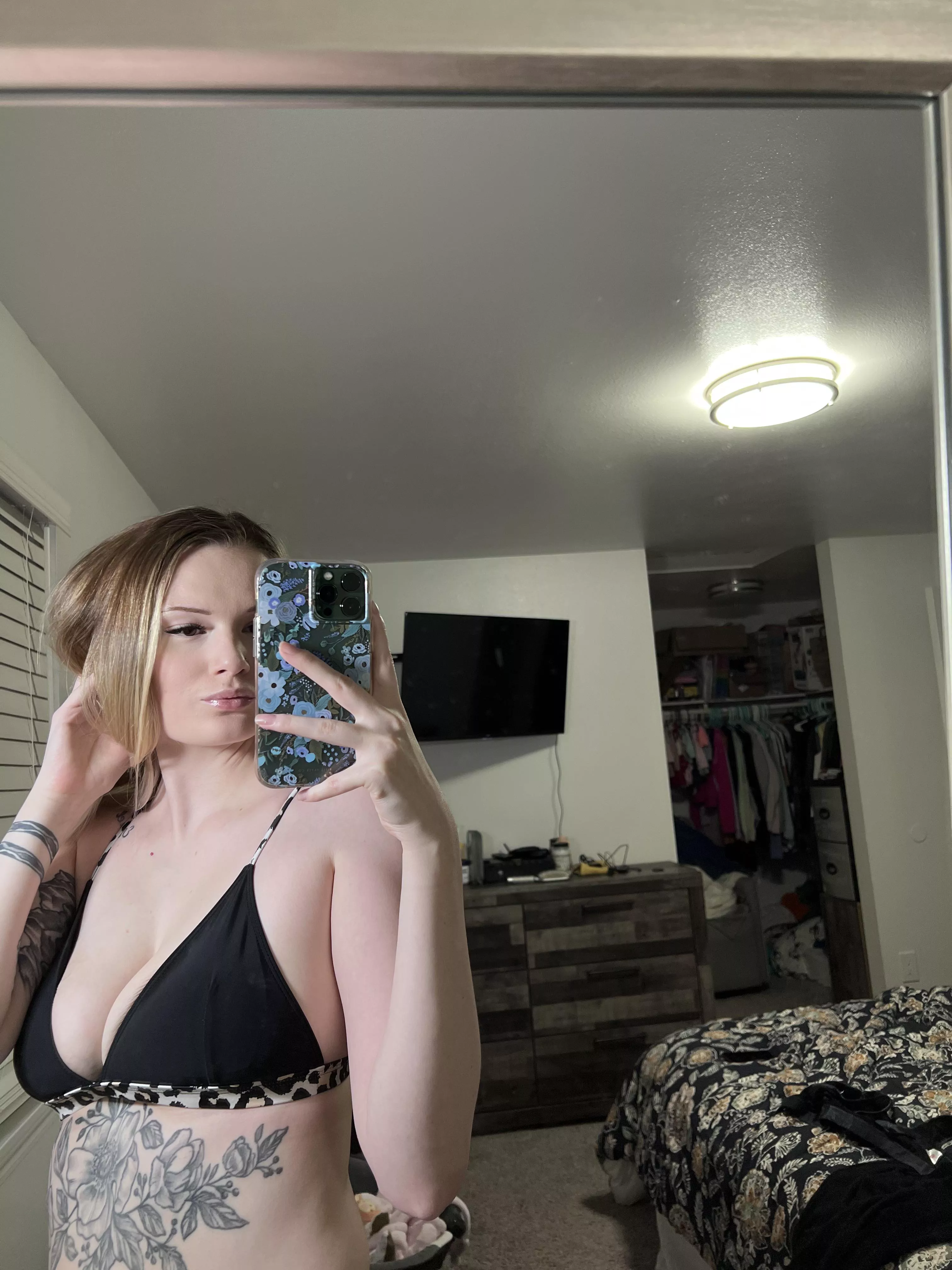 I cleaned my mirror for this 🫢