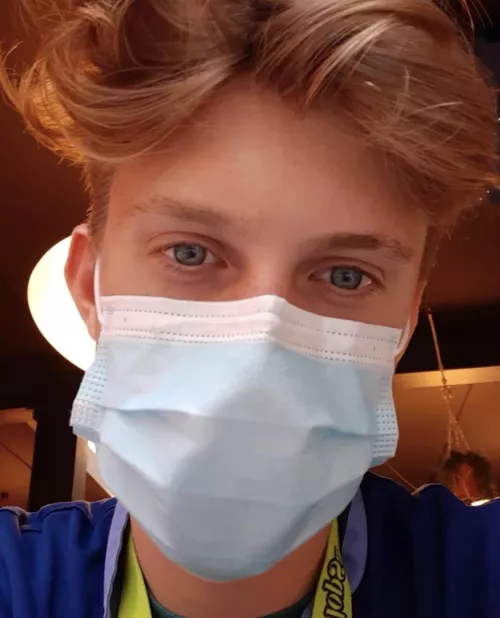 I just came out as gay to my family, feeling free!❤️ I have never had a bf or dated anyone yet due to my young age haha, any guys here with experience in life? I’m still very lost in this world as a gay guy and want someone to talk to…😅 messag