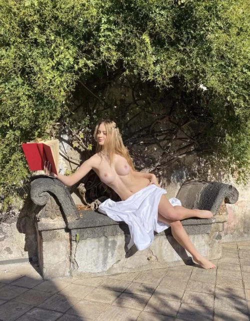 I think this is the proper way to read a book :D