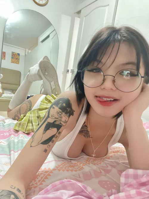 Im missing someone's cock 🥺