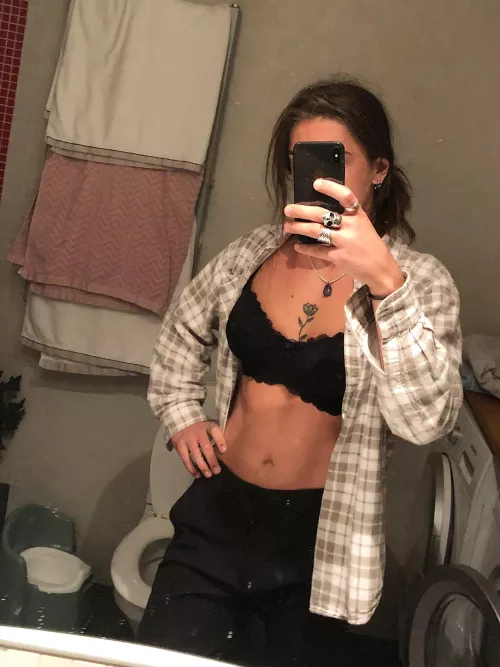 Just a quick bathroom selfie 🥰