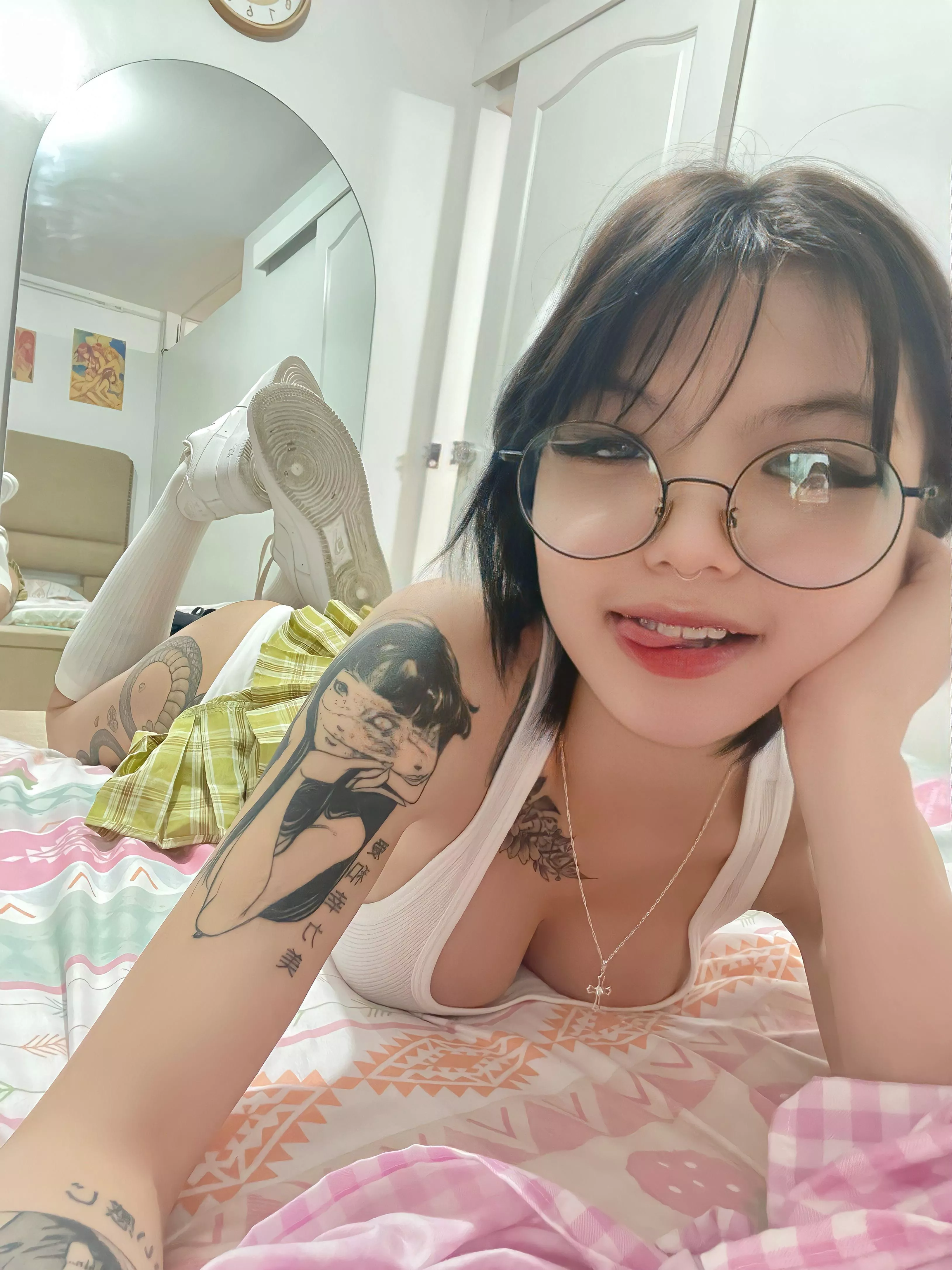 Missing someone's cock 🥺