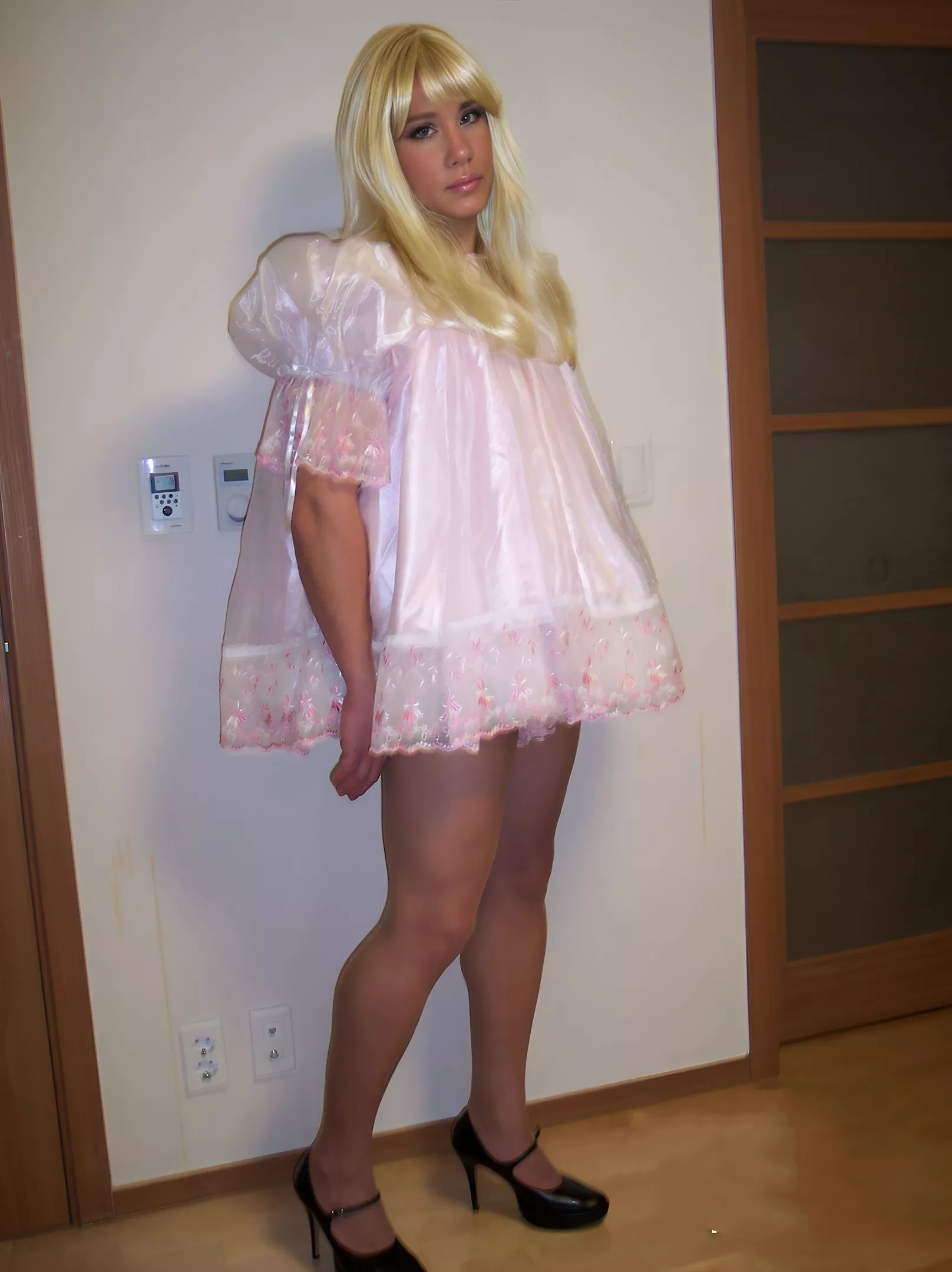 Moments before answering the door for my girlfriend's bull.