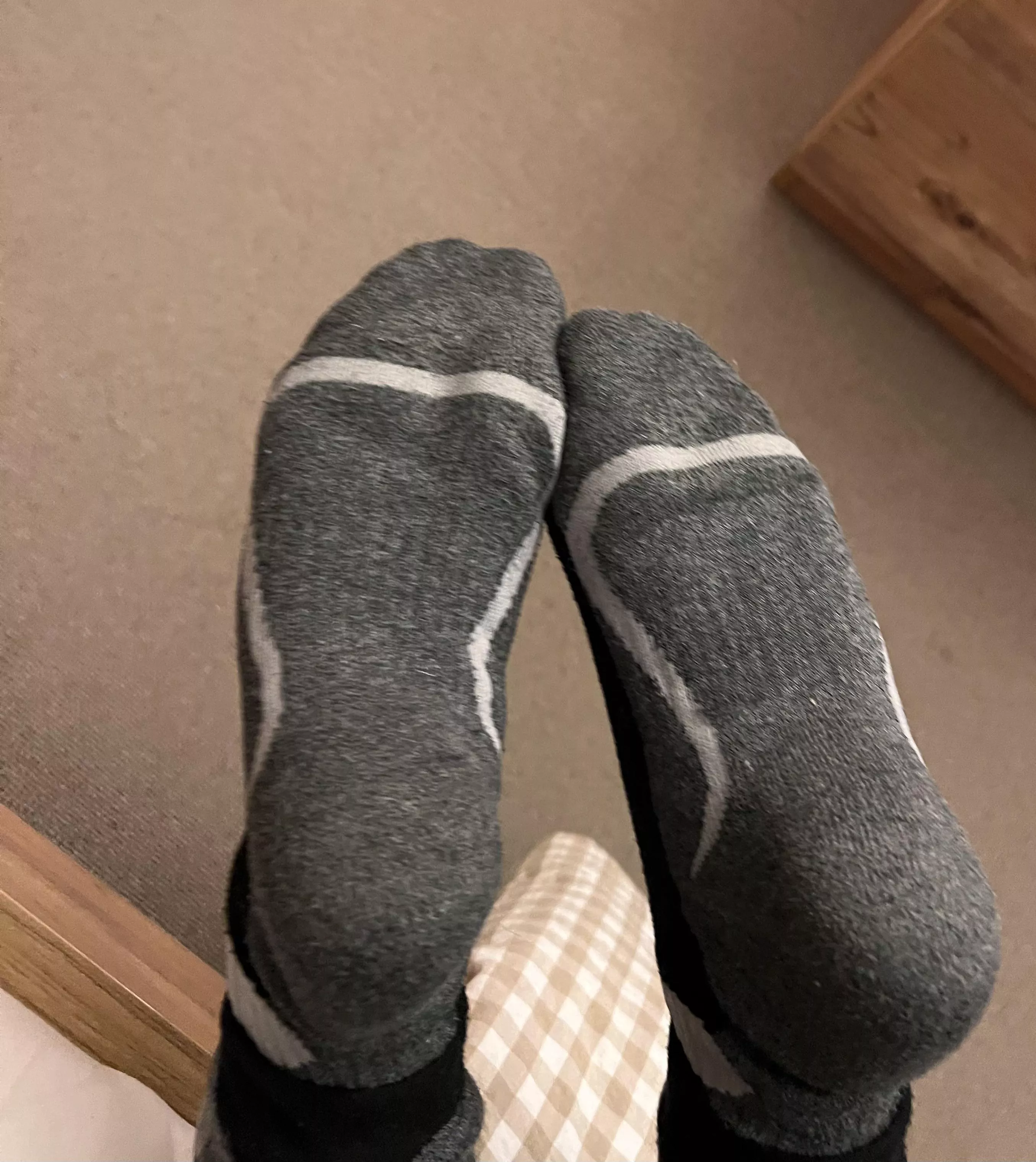 My socks became super sweaty while skiing 🥵👅