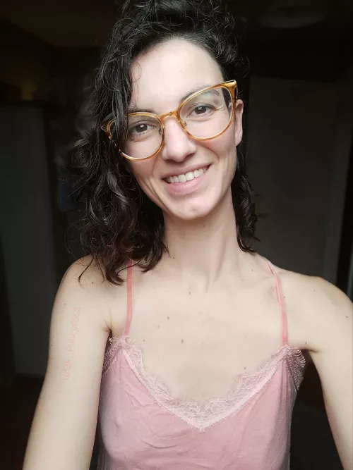 No bra for the weekend😏