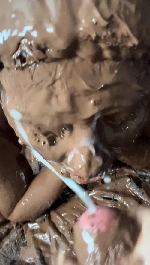 Now this is the only way to complete a melted Nutella chocolate facial 💦🙋🏻‍♀️ this was such a turn on!!!