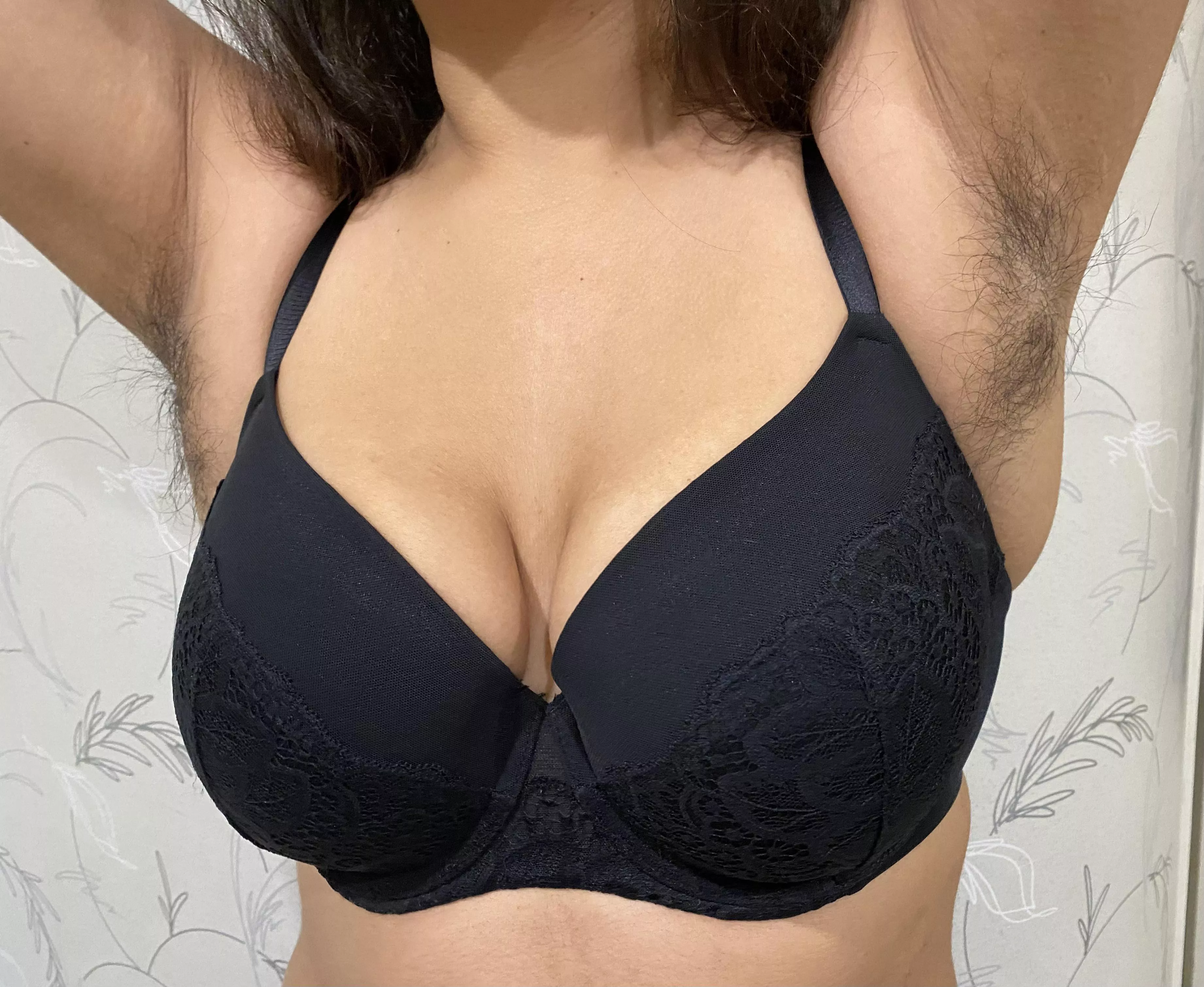 Pits match the wallpaper 🤔🥳