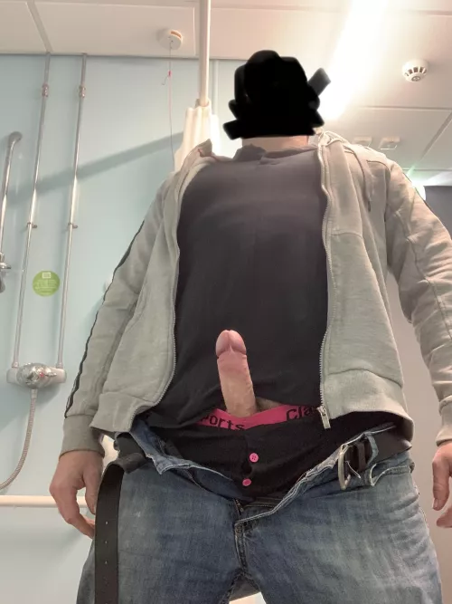 Public gym showers! 😂