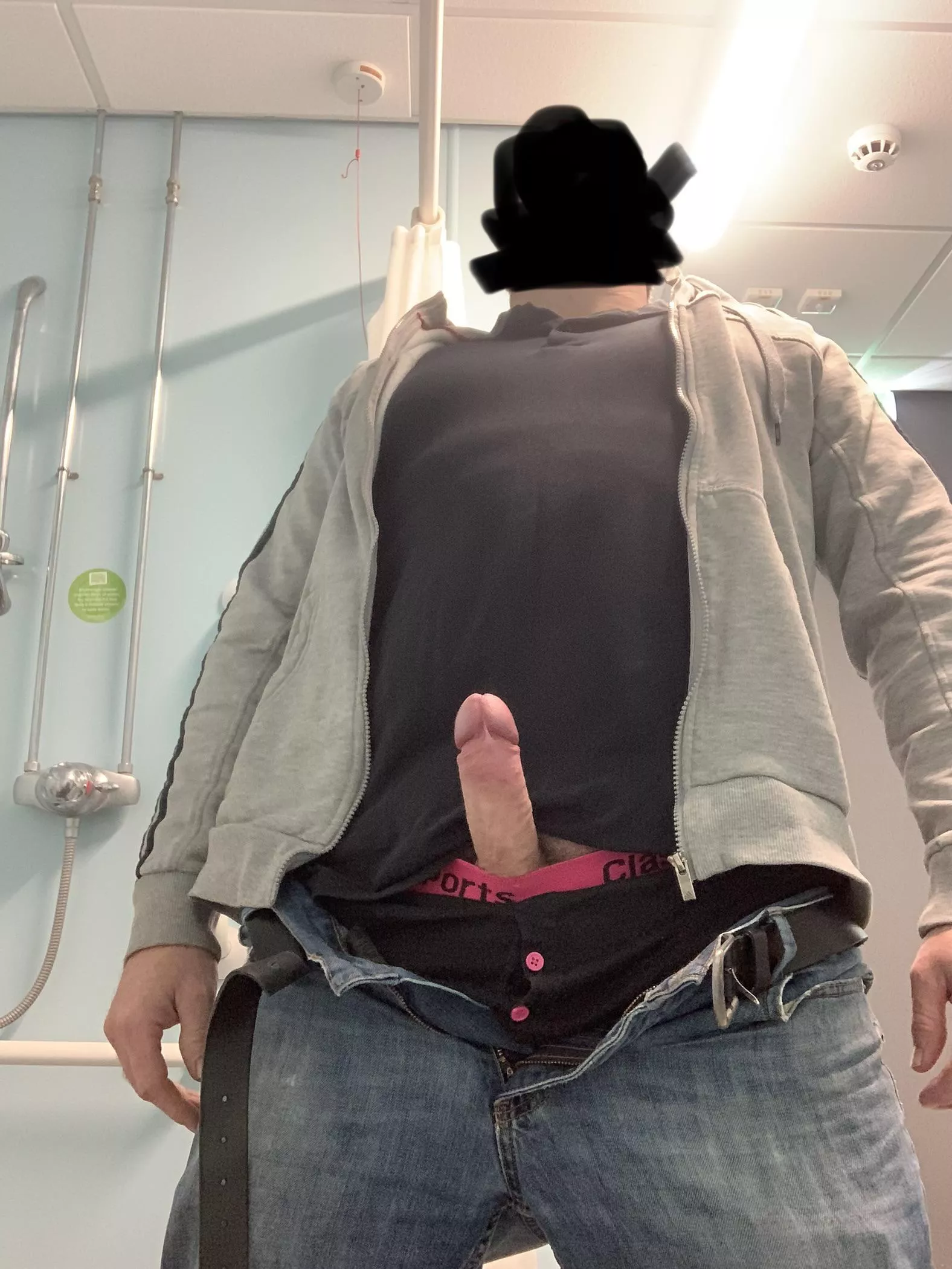 Public gym showers! 😂