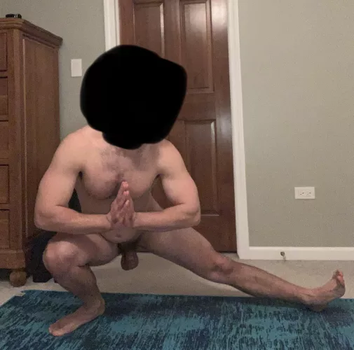 Skandasana. Putting effort in on a Friday. TGIF everyone!