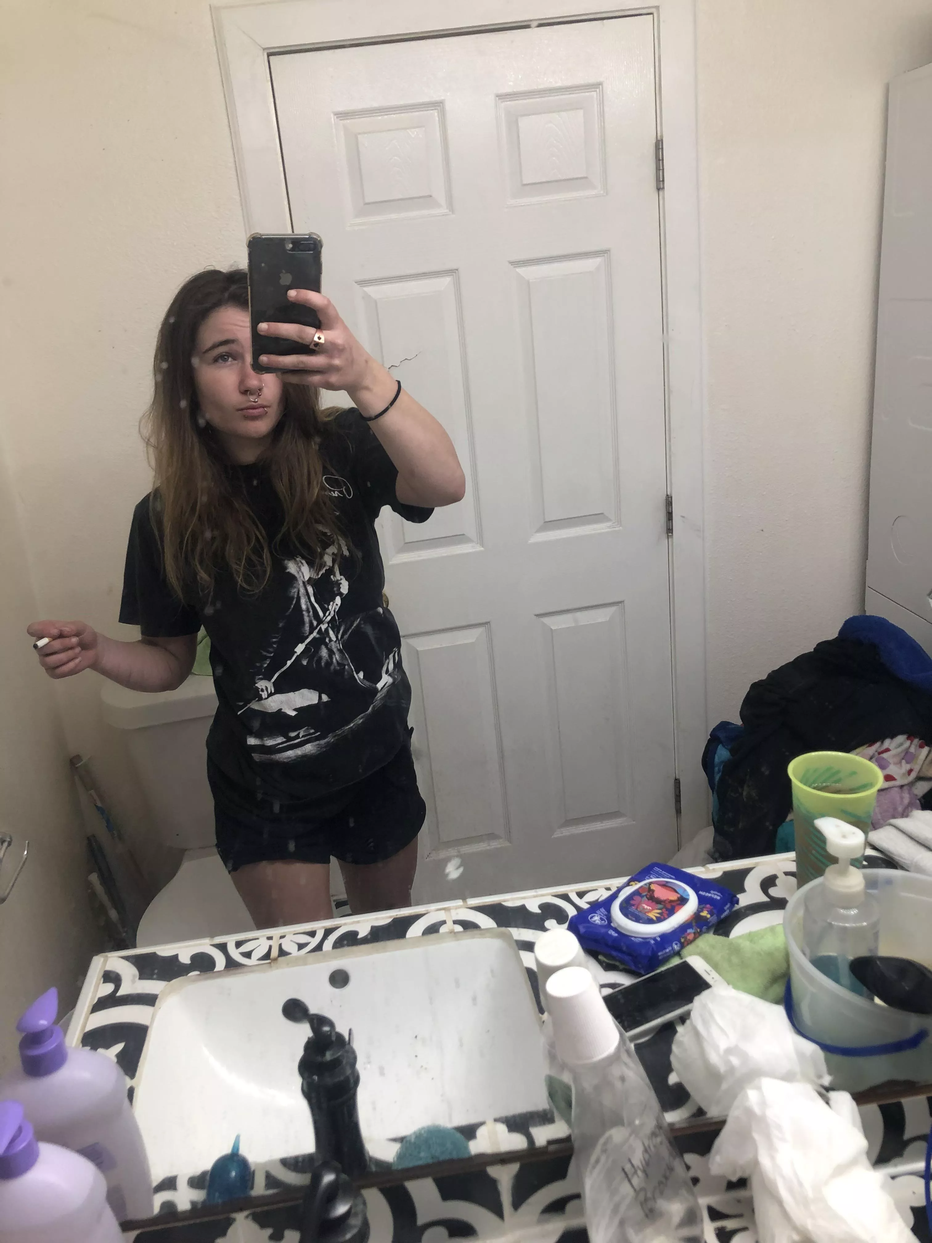 Smoke me out while I shit (: that’s romantic 19f