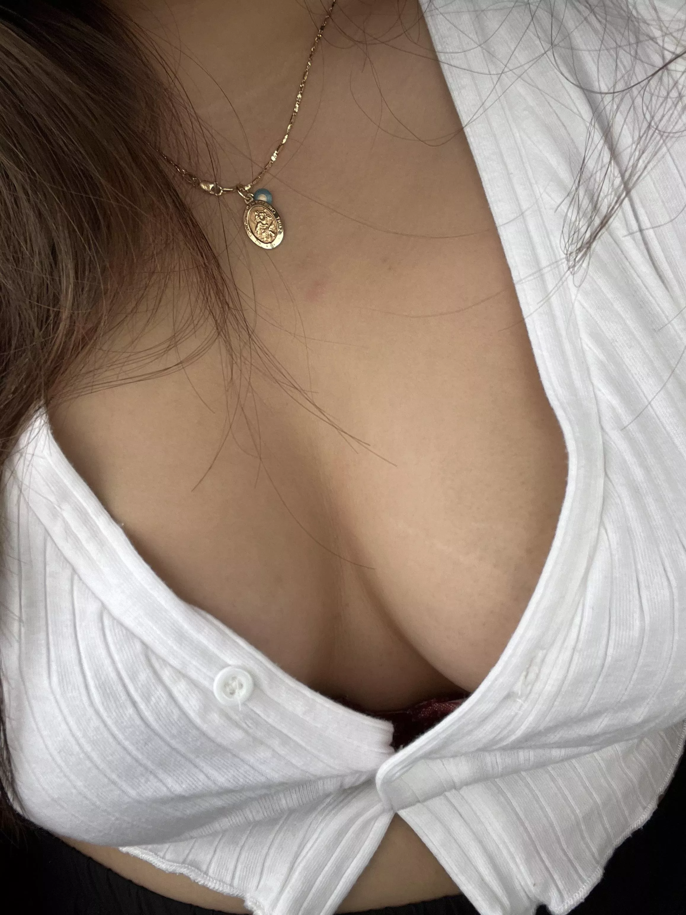 Sneak peak of my little titties 🙈