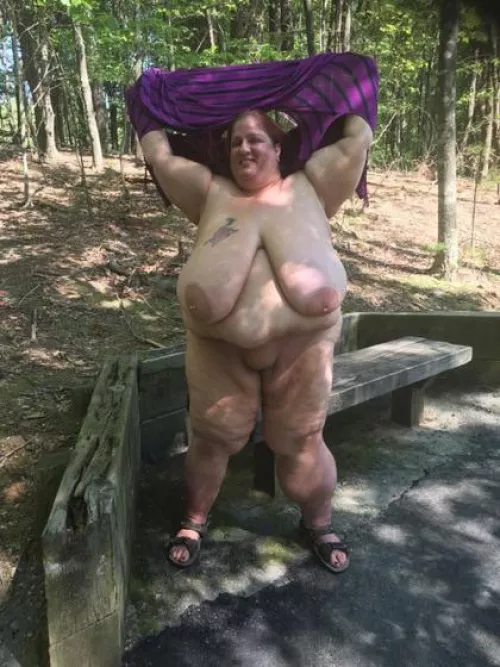 SSBBW shows everything in the woods (Source Unknown but this person shows up on Reddit very often. Pretty sure they’re a content creator but I don’t know their name)