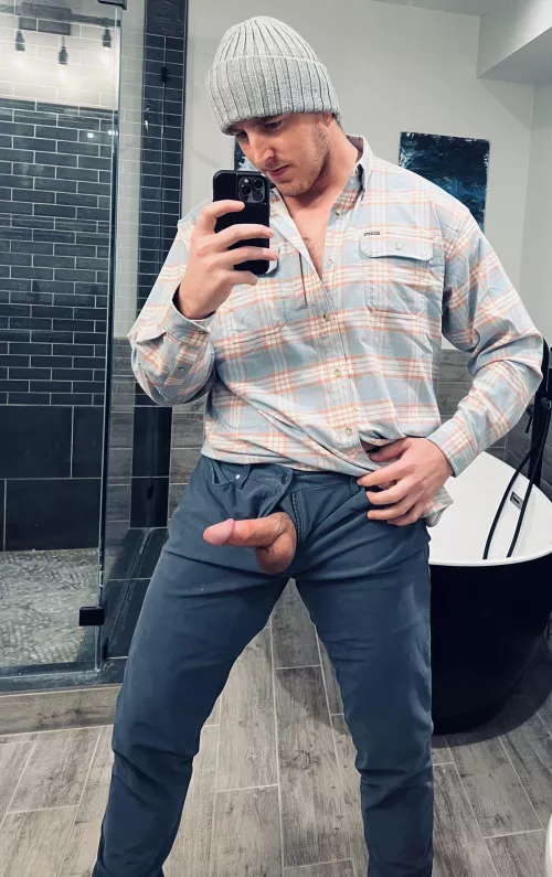 Swapped the work vest for the lumberjack look 👀 🪵