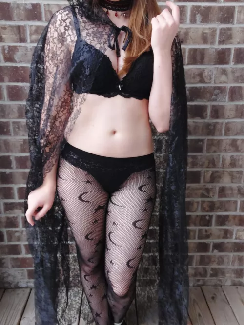 The moon is full tonight so why not cum and play with this witch?🌕🧙‍♀️
