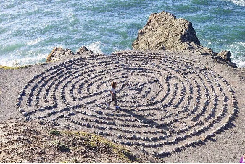 this place is called Lands End in San Francisco. The golden gate bridge can be spot from there and is a magical place. if you have the opportunity, give it a visit you won’t regret it 🫶