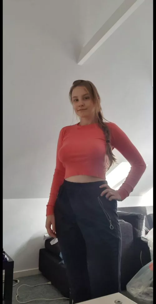 trading my 21yr Ukranian gf, send sample