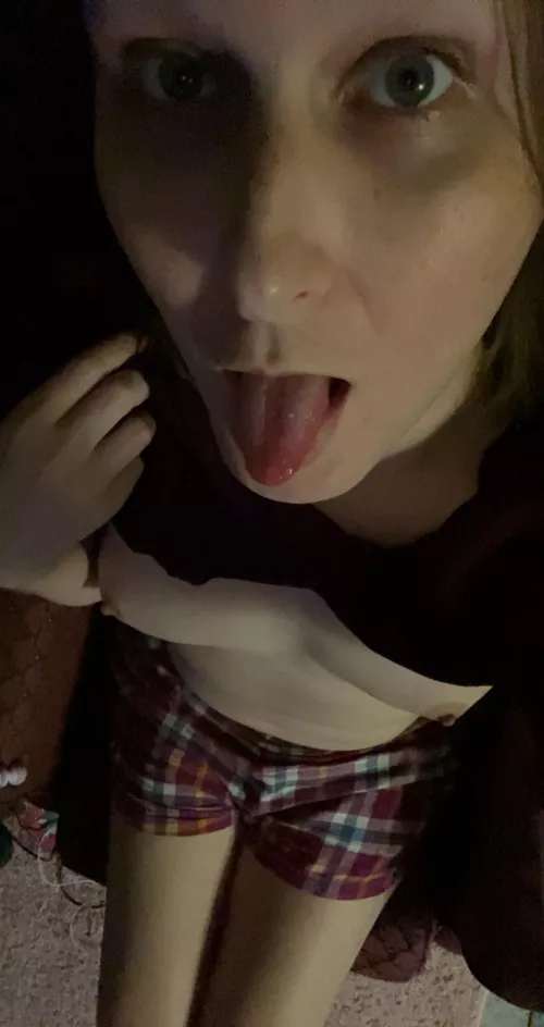 Welcome home, darling. Dinner’s in the oven, and I’m ready for you to work off your daily frustrations.😏