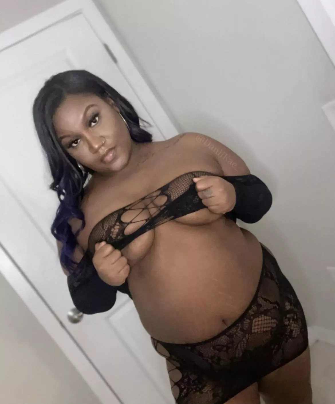 What are you waiting for? Cum play with me babe 💋