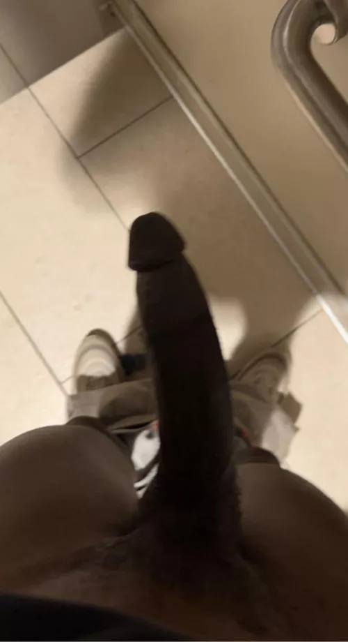 Who needa get bent over inna stall