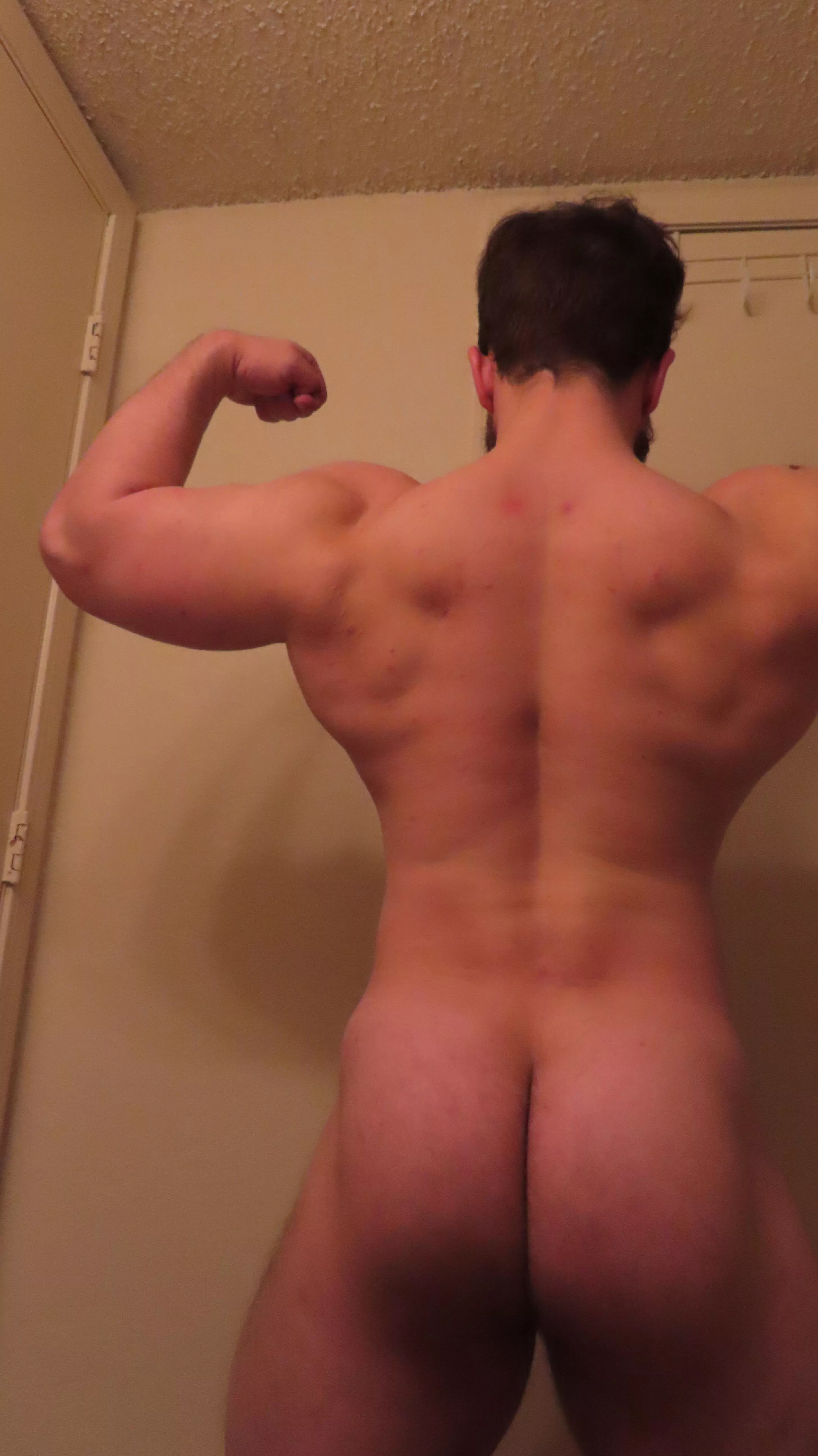 Who wants to appreciate my leg gains 🤪