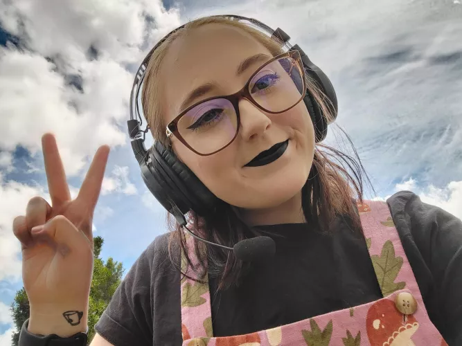 Wittle goth gamer girl at ur service 🖤