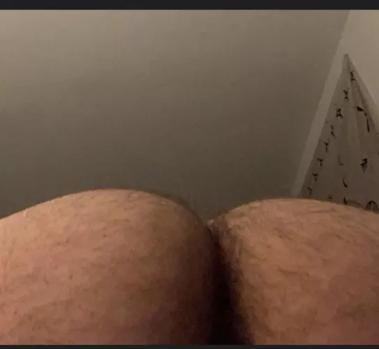 Would love for my ass to get ate and slapped 😈