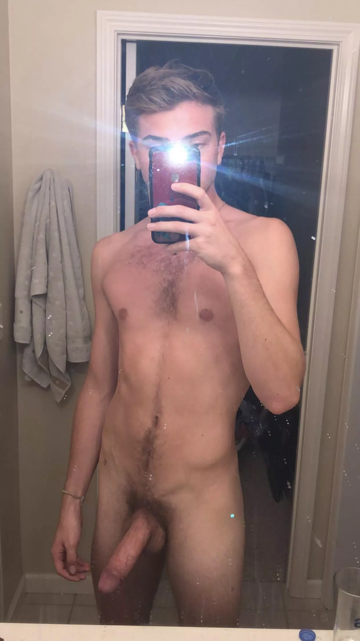 21 m looking for fit 18-25 vers++ hairy++ face is must, dm for snap