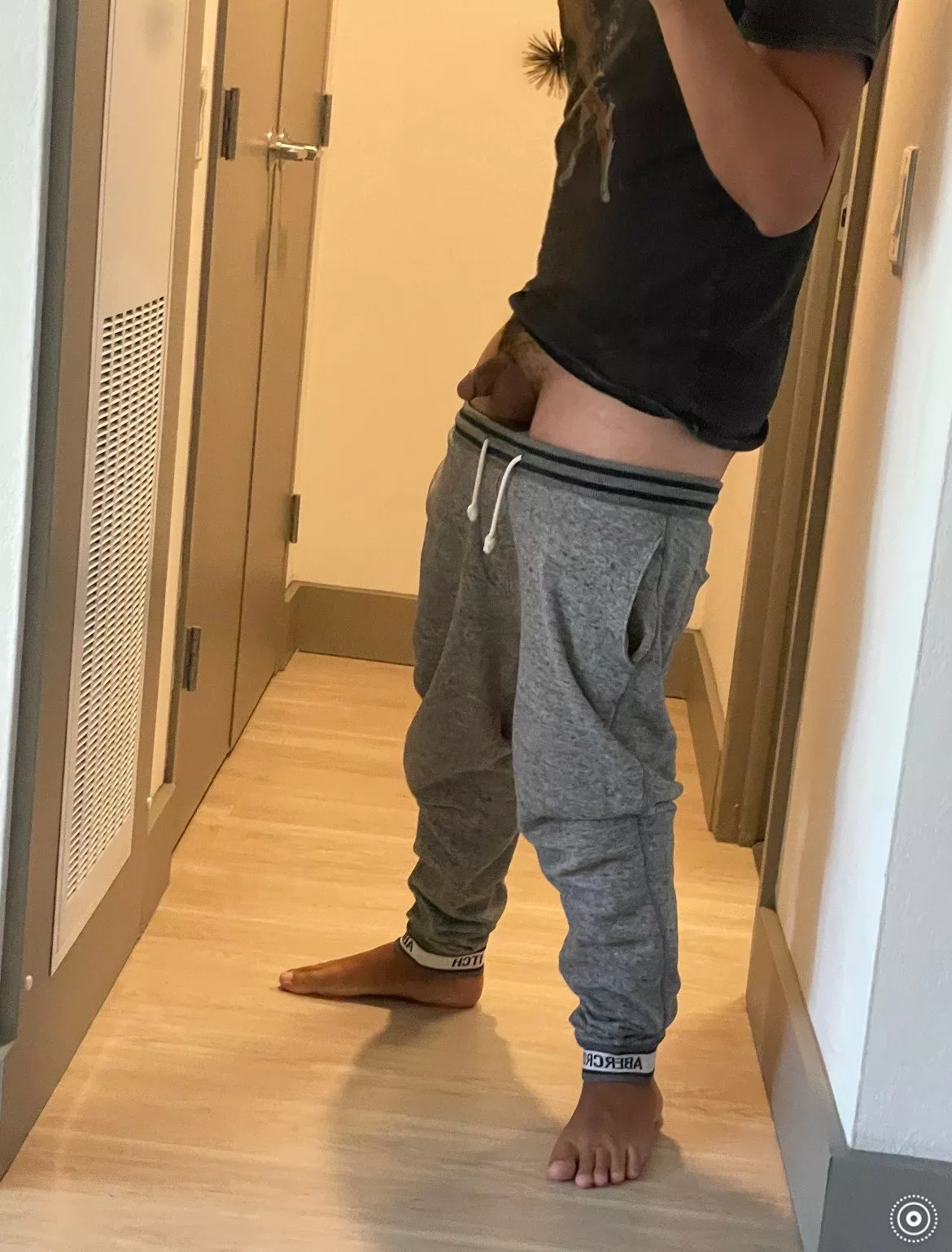 25, add: coradinibrini, i prefer smaller dick but fit or thin guys