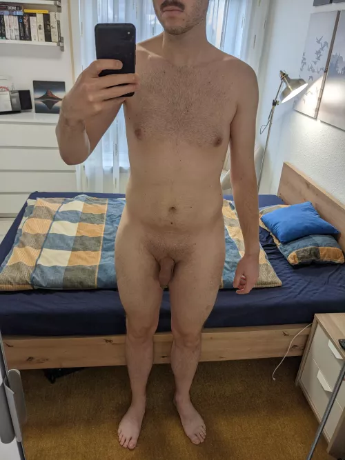 27 (m) kinda sporty and started going to the gym this month for the first time