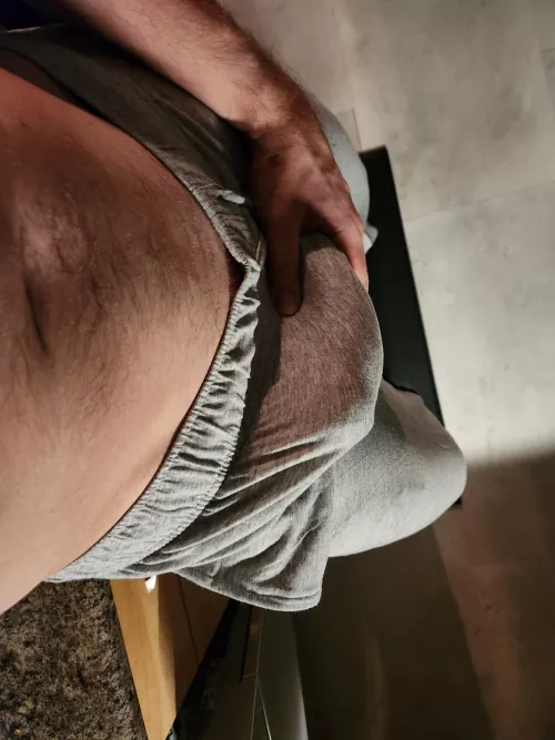 [39] Meet daddy in the kitchen for a midnight snack