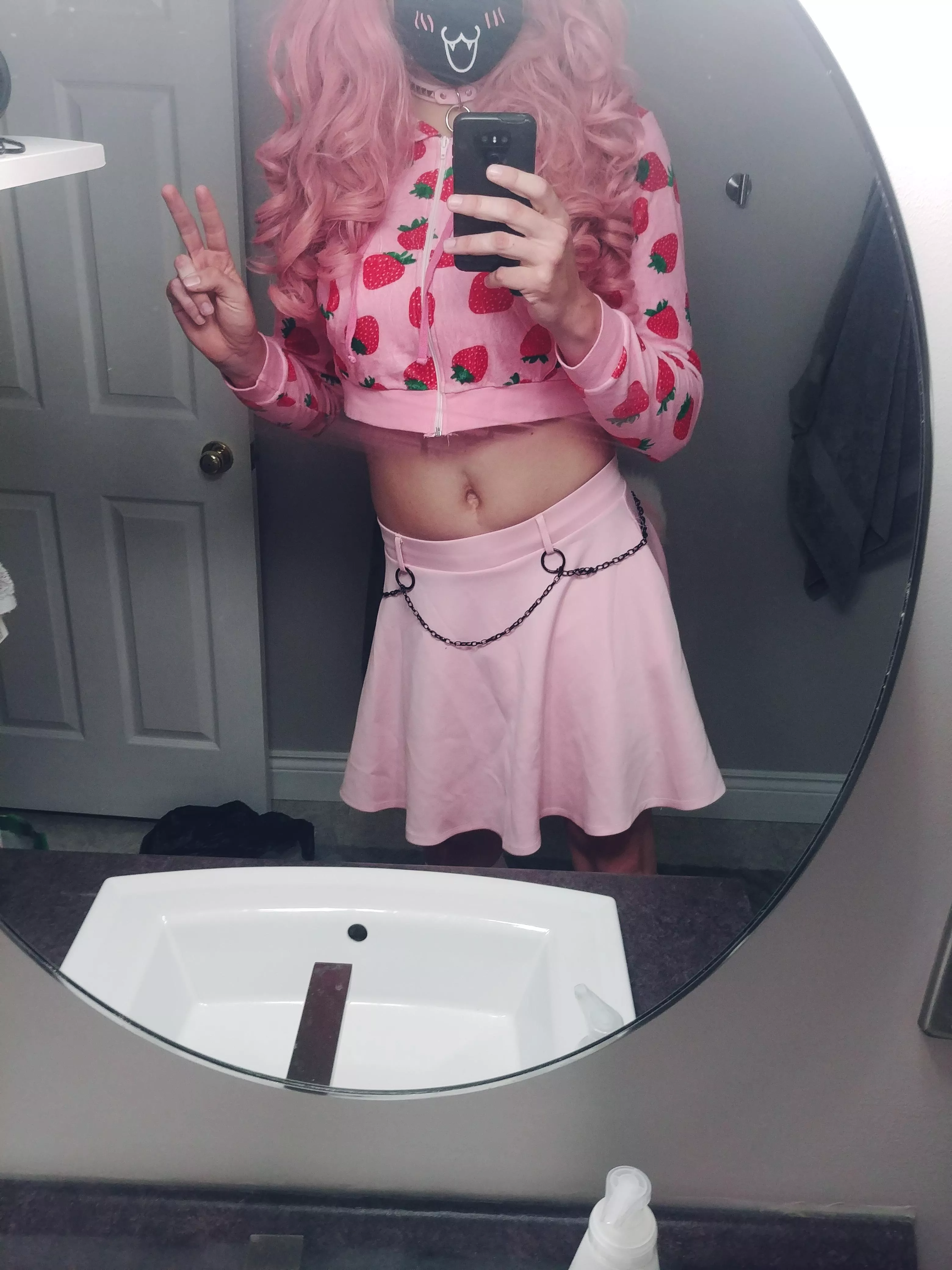 A new Femboys debut what do you think?