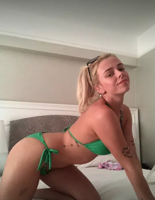 Are there older men here who would put their dck in my ass??