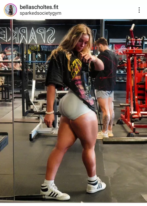 Bella has those YAMS!