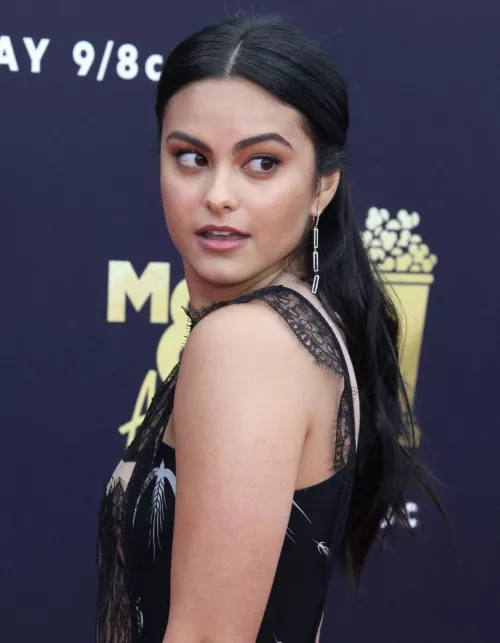 Camila Mendes