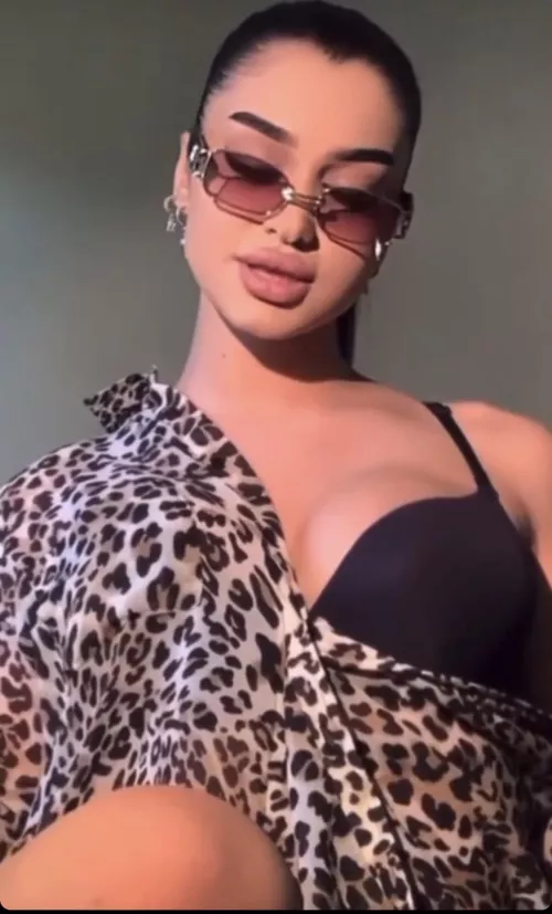 Come play with me 🥵🐰🍑