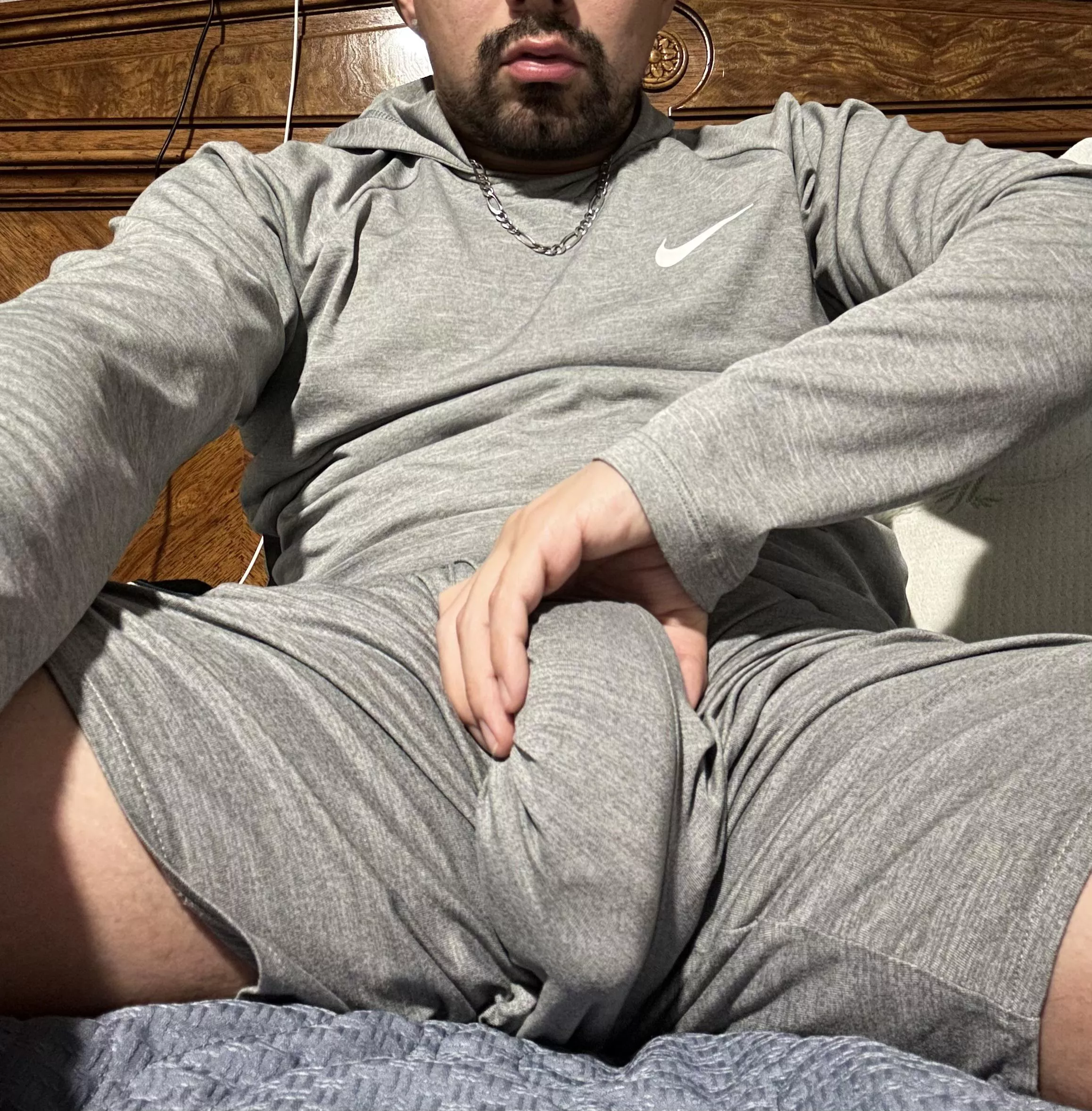 Could u keep ur eyes away