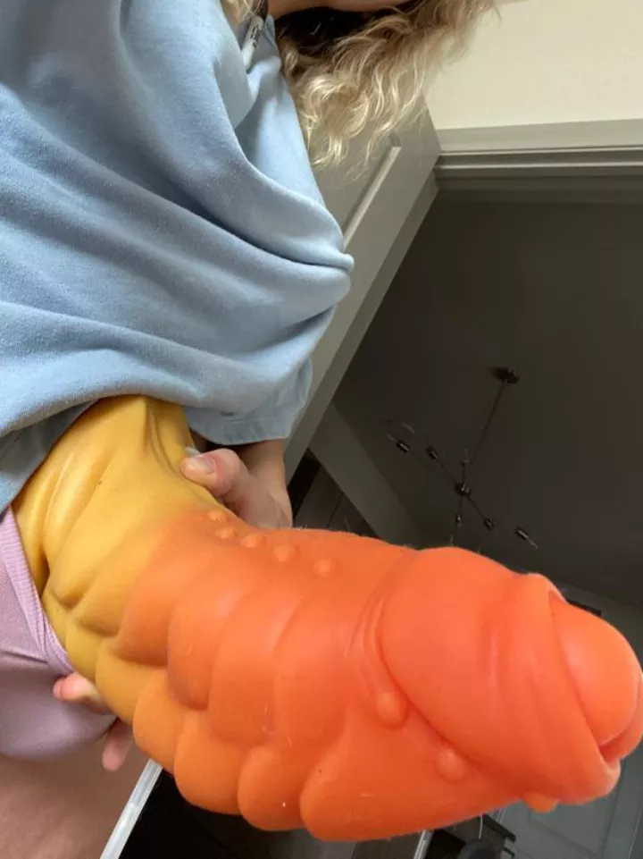 Do you like huge dicks? if yes submit yourself completely and seek for mommy