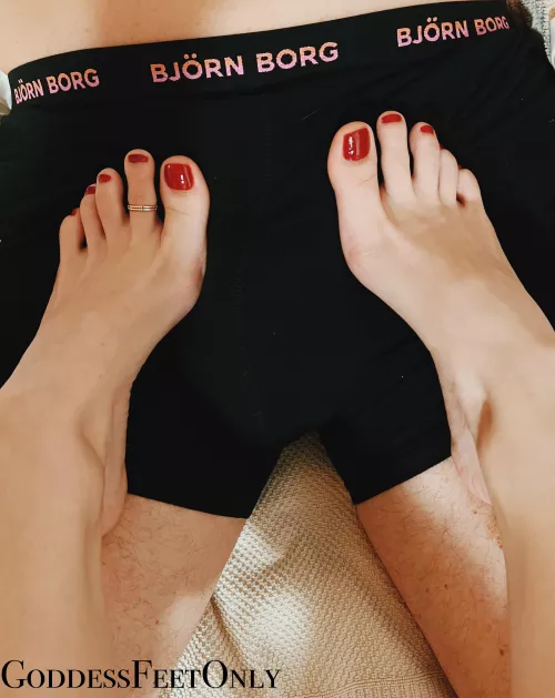 Do you like the red toenails?