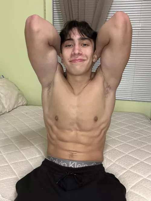 Don’t mind the 3 pimples 😅 skins real bad right now 18